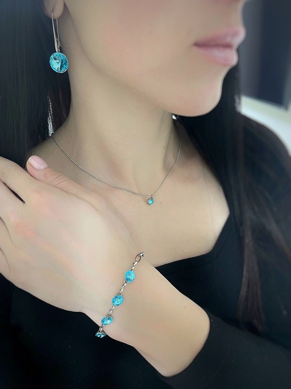 Серьги с кристаллами 14 мм на длинной французской дужке Light Turquoise покрытие родий